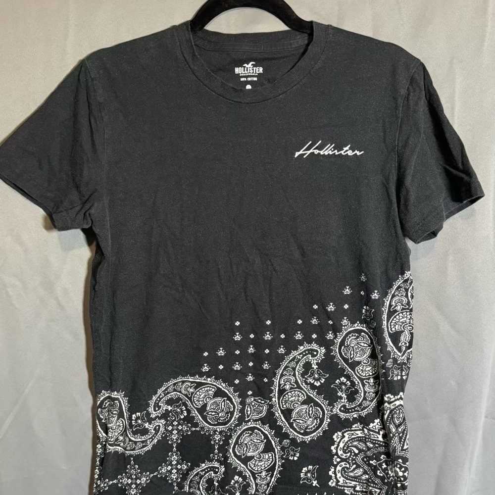 Hollister Black Paisley Men's T-Shirt size S